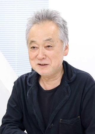 「湊さんの作品にはどこか幻想的な感じがあるので、映像にも反映させた」と語る瀬々敬久監督＝大阪市福島区