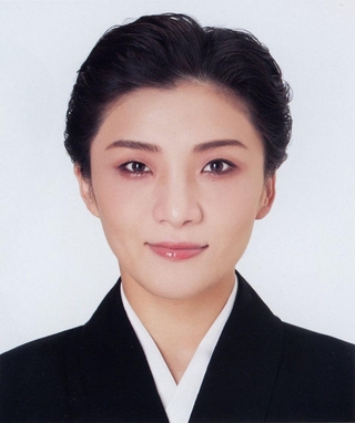 鳳月杏さん