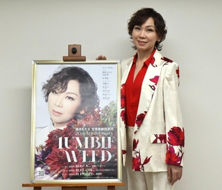 「退団時は２０年後もステージで表現できているとは思わなかった」と語る湖月わたる＝大阪市北区茶屋町、梅田芸術劇場