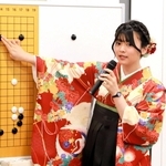 自戦解説に取り組んだ藤沢ななみ初段＝４月２３日、大阪市内