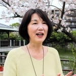 「季題には、平家物語や伊勢物語から続く歴史の蓄積が含まれる。だからこそ１句でさまざまな表現ができる」と話す山田佳乃さん＝神戸市東灘区御影山手１