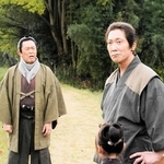 蘭方医の太吉（佐々木蔵之介さん、右）と漢方医の玄斎（内藤剛志さん）は犬猿の仲のように見えるが…