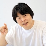 神戸市室内管弦楽団のミニコンサートを終え、取材に応じる世界的マエストロの山田和樹さん＝１１日午後、神戸市中央区東町、市立中央区文化センター（撮影・鈴木雅之）
