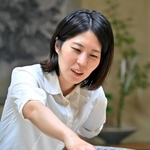 第３局でタイトル防衛を決めた後、対局を振り返る福間香奈女流王位＝２３日午後、福岡県飯塚市、麻生大浦荘