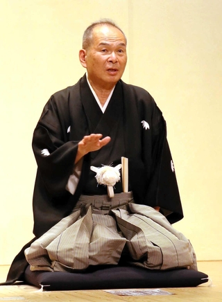 「新開地は演芸の街と再び知られ始めている。可能性を探っていきたい」と話す笑福亭仁智＝神戸新開地・喜楽館