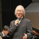 ニュークラシカルコンサートで熱唱する菅原洋一さん＝２００８年１月、東京都内
