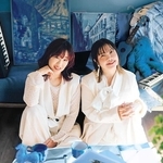 「会場のみなさんとはしゃぎたい」と神戸でのライブへの意気込みを語った音楽デュオ「花＊花」の２人（提供）