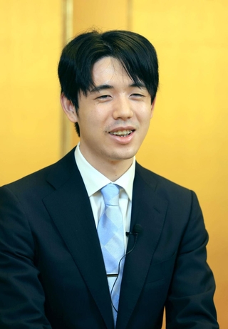 対局への意気込みを語る藤井聡太王位＝１４日午後３時５１分、神戸市北区有馬町、中の坊瑞苑（撮影・吉田敦史）