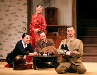 過去に上演された「きらめく星座」の一場面（劇団提供）