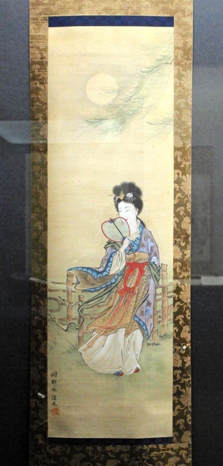 最初期に描いた「月下唐美人図」。中国の漢詩をモチーフにし、戸部学芸員は「多様なテーマへの挑戦の入り口」と位置づける