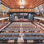 「いきなり本読み！」を上演する近畿最古の芝居小屋「出石永楽館」＝豊岡市出石町柳