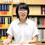 河鍋暁斎の魅力について語る戸部愛菜学芸員