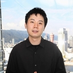 「人に恵まれて完成した作品が地元で上映されてうれしい」と語る上坂龍之介監督＝神戸市中央区東川崎町１