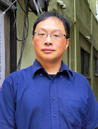 「企画立ち上げから完成まで９年かかった」という深田晃司監督＝大阪市内