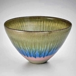 市野秀作さんの作品「灰釉彩鉢『朧』」（提供）