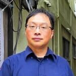 「企画立ち上げから完成まで９年かかった」という深田晃司監督＝大阪市内