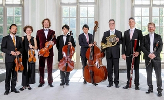 幣隆太朗（右から４人目）ら「ルートヴィヒ・チェンバー・プレイヤーズ・シュトゥットガルト」メンバー