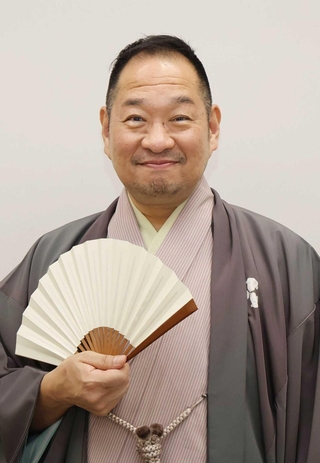 「三人会は一人１席ずつなので緊張感がある」と語る桂かい枝＝神戸新聞社