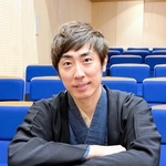 「アウェーだと思っていた地元での独演会を育てていきたい」と語る桂三四郎＝神戸新開地・喜楽館