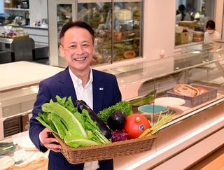 「野菜や素材へのこだわりが商品力の源泉」と語るロック・フィールドの古塚孝志社長＝神戸市東灘区魚崎浜町（撮影・中西幸大）