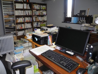 内橋克人さんの書斎。たゆまぬ努力で取材と思索を重ね、膨大な著作を世に出した＝２０２２年７月３１日、神奈川県鎌倉市