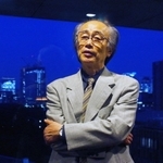 「今日に明日をつなぐ人々の営みこそが経済の本質」。静かに語る内橋克人さん＝２００３年、東京都千代田区