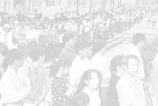 開業初日、神戸ハーバーサーカスには約１２万人が訪れた＝１９９６年４月２８日、神戸ハーバーランド