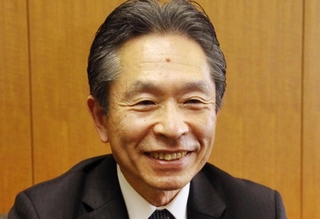 インタビューに応じる豊岡商工会議所の岡本慎二会頭＝豊岡市大磯町、同商議所