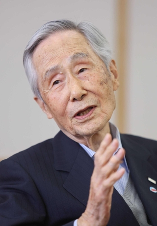 「太陽神戸銀になる際、スケールメリットとともに質的に範囲が大きくなるサイズメリットが重要と唱えた」と話す三井住友銀行名誉顧問の橋本俊作さん＝神戸市中央区浪花町、三井住友銀行神戸本部（撮影・三浦拓也）