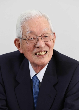 みどり銀行の軌跡について振り返る米田准三さん＝２０２１年１０月、神戸新聞社（撮影・小林良多）