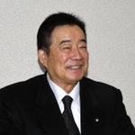 地域の経済について語る香美町商工会の中村曉会長＝香美町香住区若松