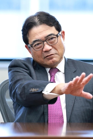神戸空港の将来像について語る関西エアポートの山谷佳之社長＝大阪府泉佐野市（撮影・笠原次郎）