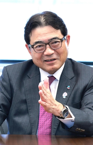 神戸空港の将来像について語る関西エアポートの山谷佳之社長＝大阪府泉佐野市（撮影・笠原次郎） 