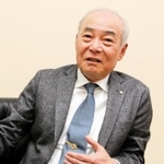 インタビューに応じる朝来市商工会の西垣隆会長＝朝来市和田山町和田山