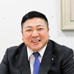 芦屋市商工会の取り組みについて語る永瀬隆一会長＝芦屋市公光町