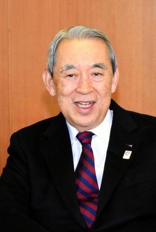 インタビューに応じる関経連の松本正義会長＝大阪市北区中之島６