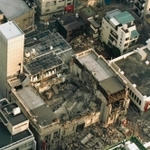 倒壊した名建築の第一勧業銀行神戸支店＝１９９５年１月１８日、神戸市中央区栄町通３