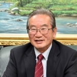 地域経済の現状を語る川西市商工会の国津元司会長＝川西市出在家町