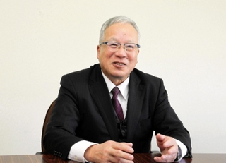 地域の魅力を語る稲美町商工会の大西和樹会長＝兵庫県稲美町国岡１、同町商工会館
