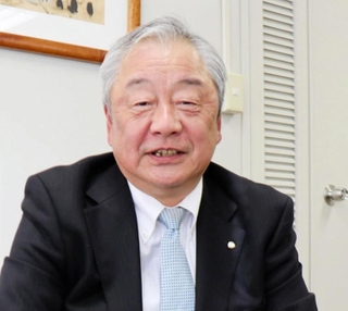 地元経済を語る丹波篠山市商工会の田中義治会長＝丹波篠山市二階町、篠山商工会館