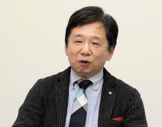 地域経済について語る市川町商工会の小野康裕会長＝兵庫県市川町西川辺、同町商工会館