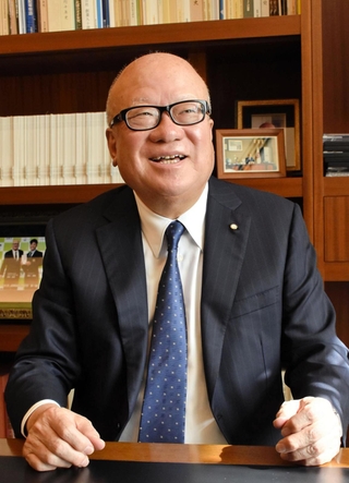 地域経済を語る加東市商工会の藤井信孝会長＝加東市上滝野、藤井電工