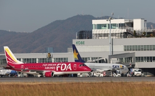 開港から１８年がたった神戸空港＝２０２２年１２月、神戸市中央区