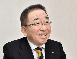 地域経済を語る淡路市商工会の津田豊会長＝淡路市志筑新島、淡路市商工会館