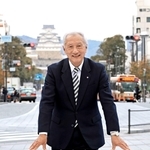 美しく整備された姫路駅前に立ち、会社の歩みを振り返るまねき食品の竹田佑一会長＝姫路市駅前町（撮影・小林良多）