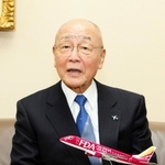 神戸空港での戦略を語るフジドリームエアラインズの鈴木与平会長＝静岡市清水区、鈴与本社