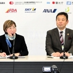 サミットのパネル討議で観光施策を語る神戸観光局の中西理香子専務理事（左）と長野県観光機構パブリック事業部の岩本文成さん＝神戸空港