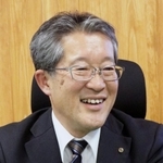 地元経済について語る多可町商工会の清水賢彦会長＝兵庫県多可町中区茂利、同町商工会館