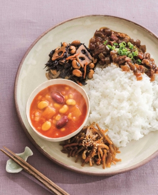 備蓄食セットの食品を使った調理例（フェリシモ提供）