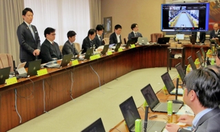 「空飛ぶクルマ」の実用化に向けて議論が繰り広げられた「次世代空モビリティひょうご会議」＝兵庫県庁